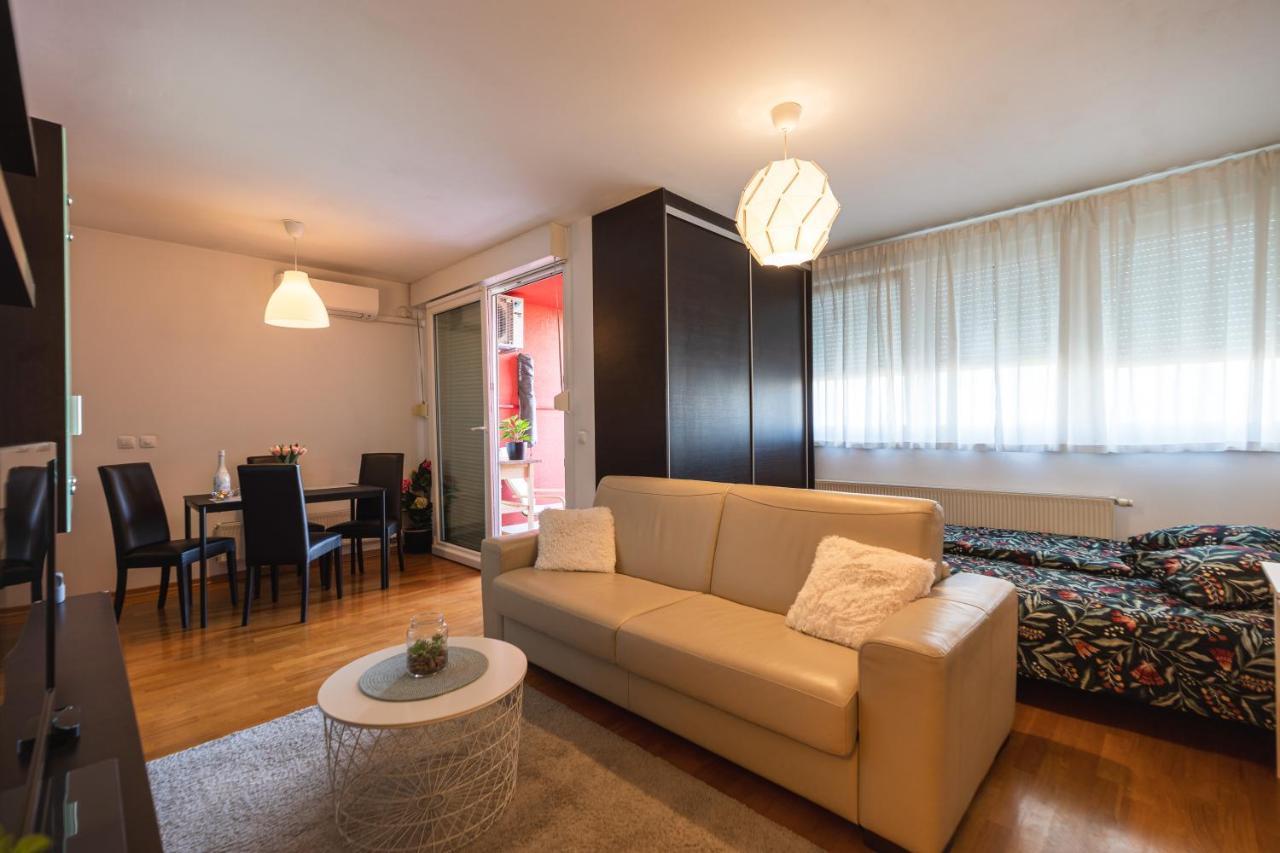 Flexible Selfcheckins 29 - Zagreb - Garage - Loggia - New - Apartments Repinc Buitenkant foto