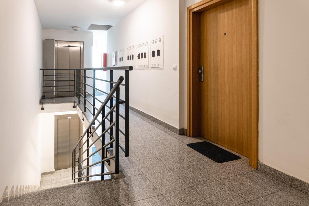 Flexible Selfcheckins 29 - Zagreb - Garage - Loggia - New - Apartments Repinc Buitenkant foto